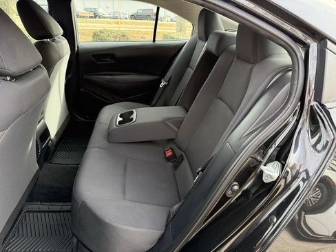 Used 2022 Toyota Corolla LE image 32