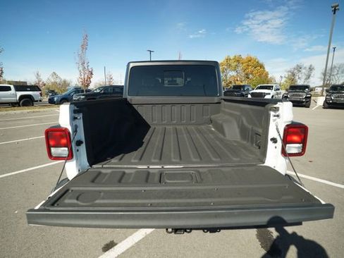 Used 2023 Jeep Gladiator Sport image 17