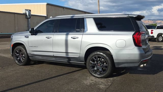 Used 2023 GMC Yukon XL Denali w/ Denali Reserve Package AWD/4WD image 7