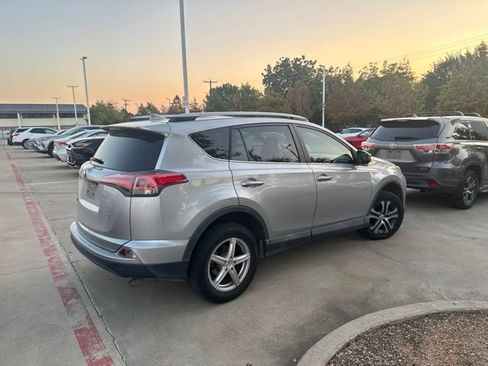 Used 2017 Toyota RAV4 LE FWD image 3