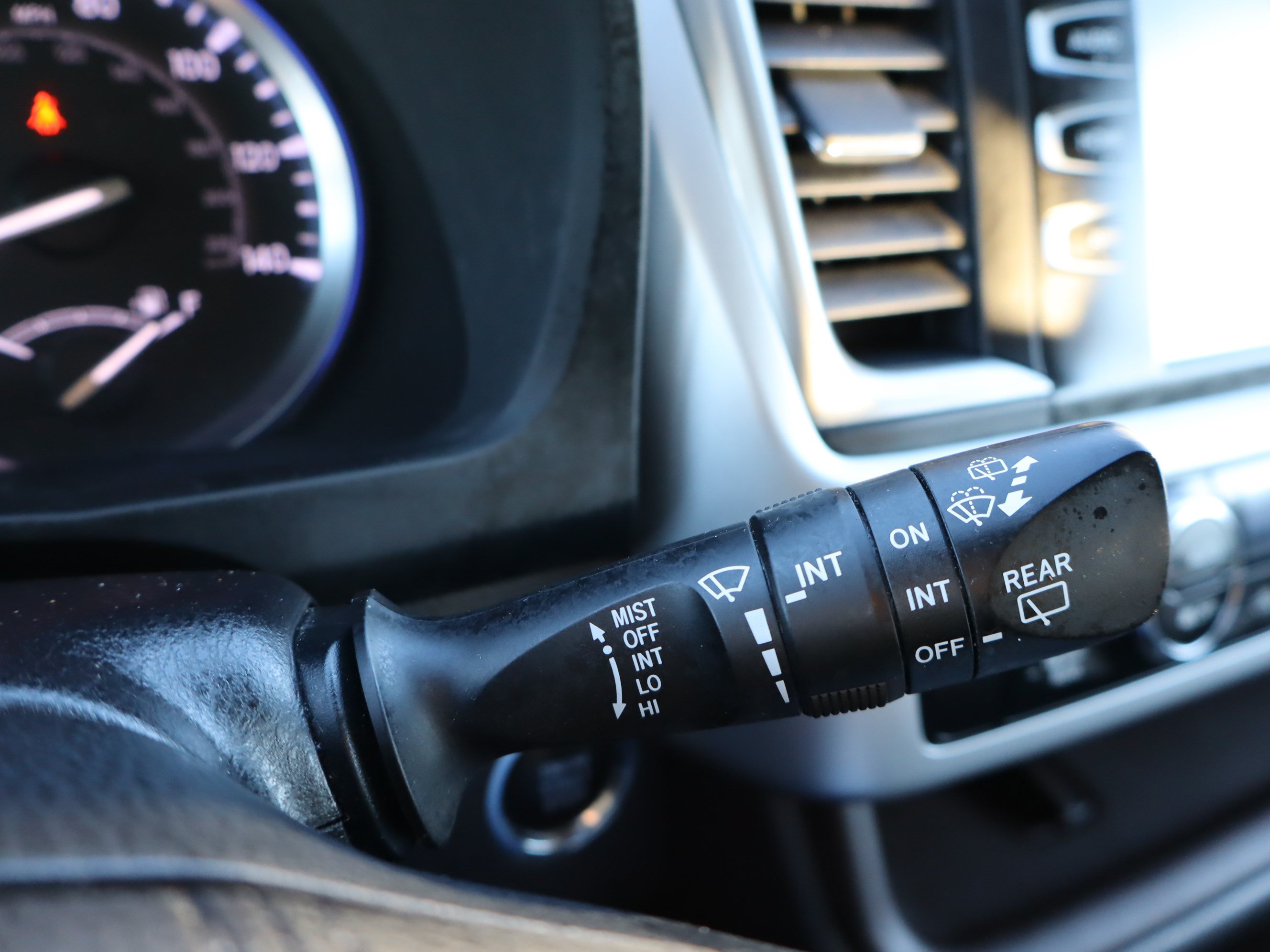 Used 2019 Toyota Highlander XLE AWD/4WD image 25