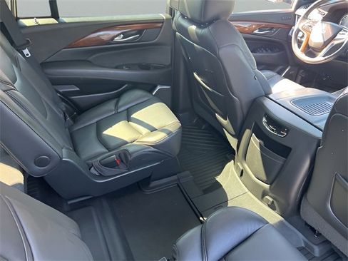 Used 2020 Cadillac Escalade Luxury w/ Escalade Sport Edition image 26