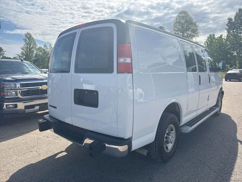 Used 2024 Chevrolet Express 2500 w/ Driver Convenience Package RWD image 3