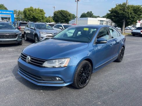 Used 2017 Volkswagen Jetta SEL FWD image 3