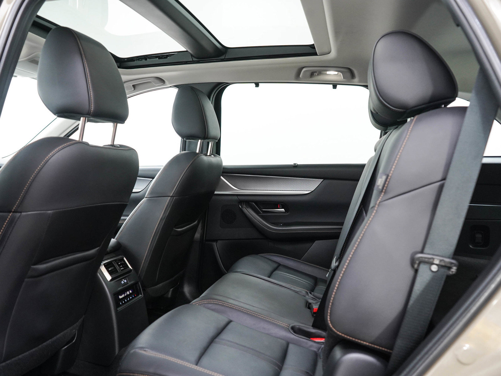 Certified 2025 MAZDA CX-70 Plug-In Hybrid w/ Premium Pkg AWD/4WD image 15