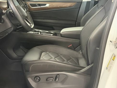 Used 2024 Volkswagen Atlas SE FWD image 11