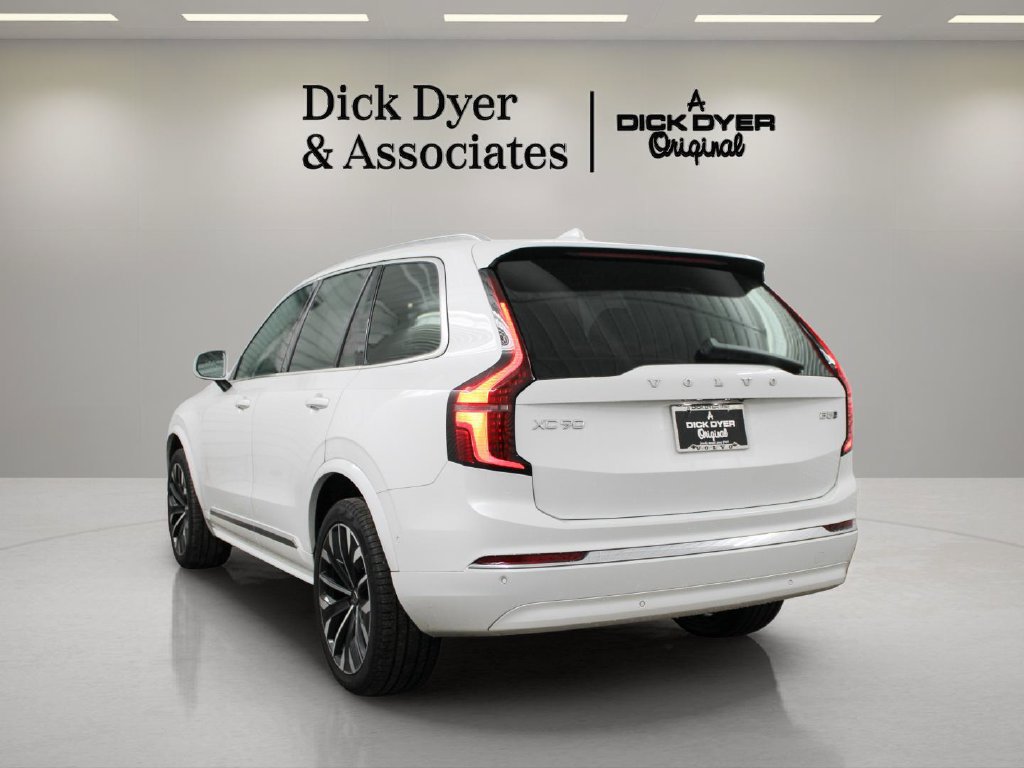 Certified 2025 Volvo XC90 B5 Ultra AWD/4WD image 9