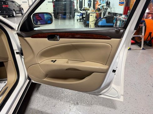 Used 2009 Buick Lucerne CX image 18