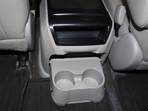 Used 2014 Toyota Sienna XLE image 9
