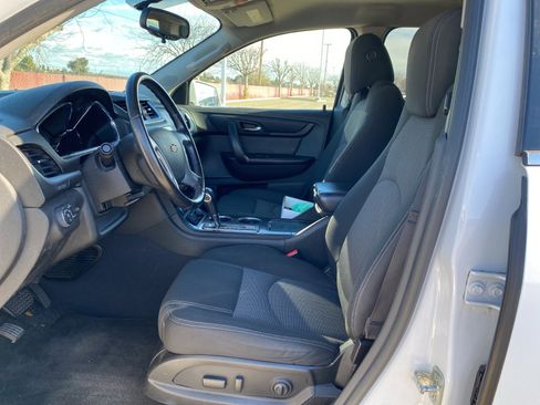 Used 2016 Chevrolet Traverse LT w/ Style and Technology Package image 7