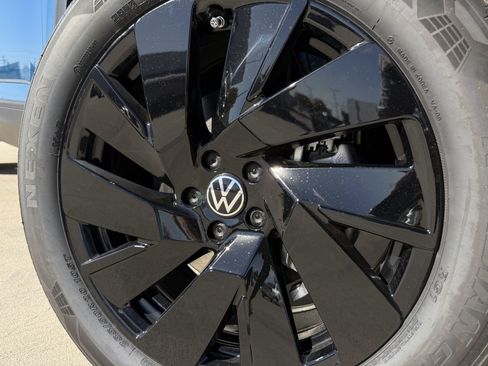 New 2026 Volkswagen Atlas SE image 9