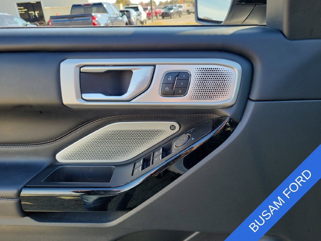 Used 2023 Ford Explorer Platinum w/ Technology Package AWD/4WD image 14