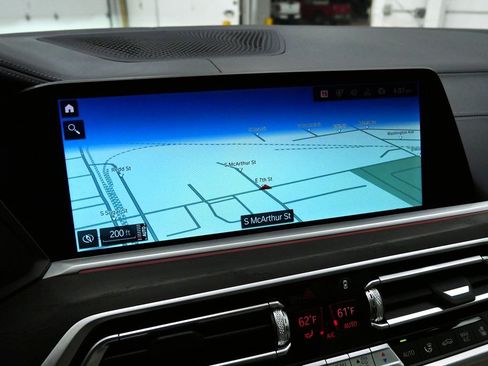 Used 2022 BMW X7 M50i image 32