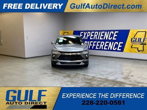 Used 2025 Chevrolet Blazer LT FWD image 3