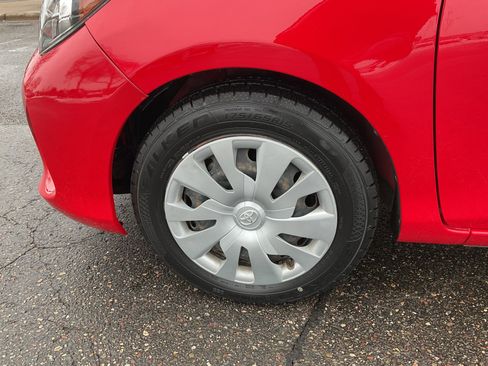 Used 2015 Toyota Yaris L image 9