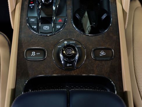 Used 2023 Bentley Bentayga Extended Wheelbase AWD/4WD image 37