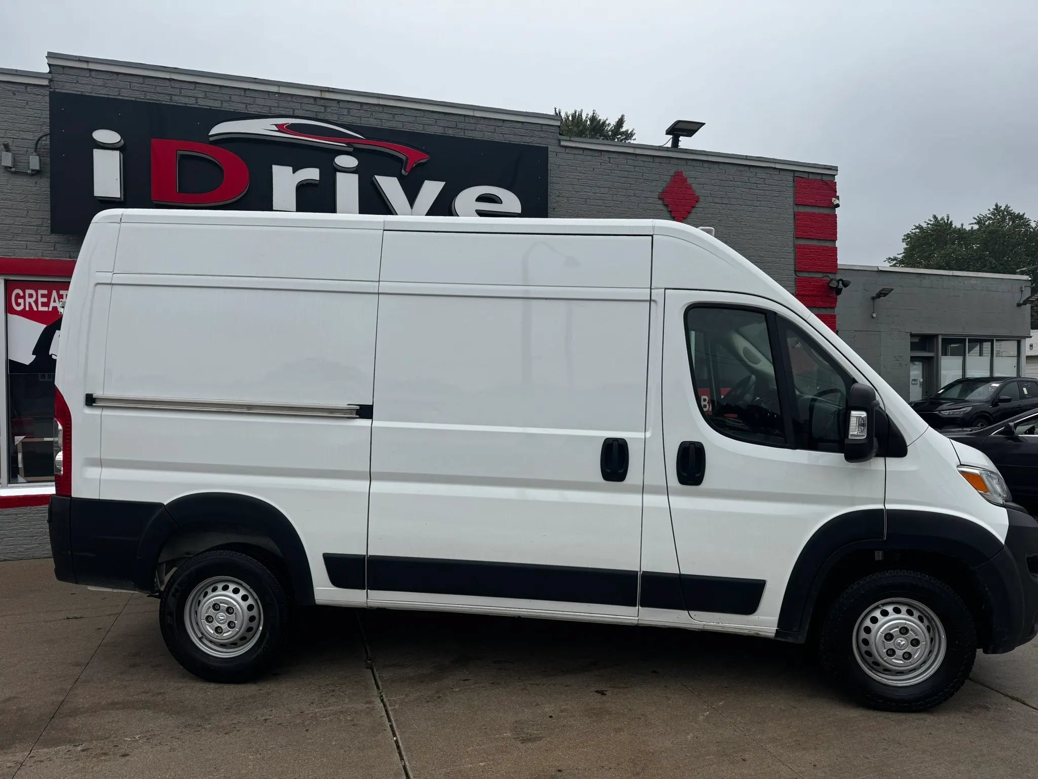 Used 2025 RAM ProMaster 2500 w/ Convenience Group FWD image 2