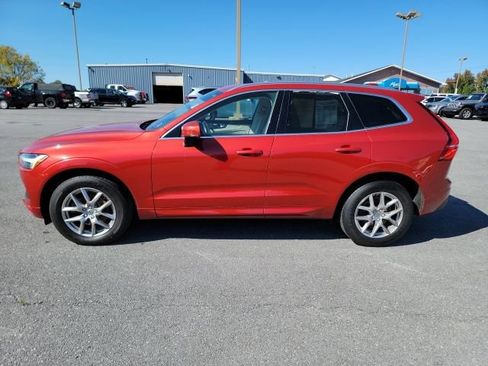 Used 2021 Volvo XC60 T5 Momentum image 3