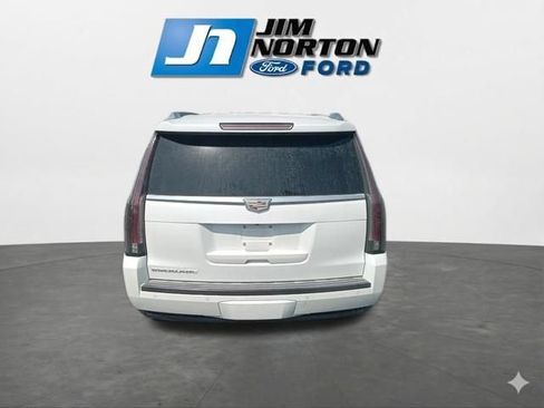 Used 2017 Cadillac Escalade 2WD image 8
