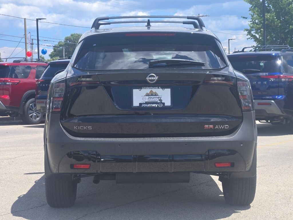 Used 2026 Nissan Kicks SR AWD/4WD image 11