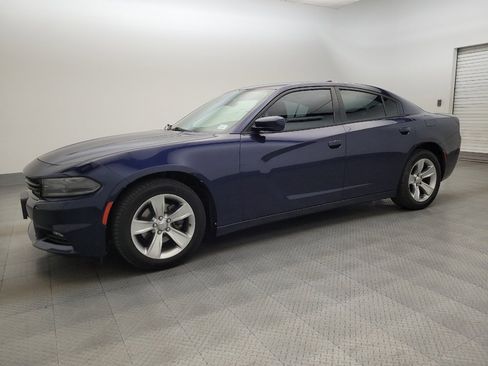 Used 2015 Dodge Charger SXT image 2
