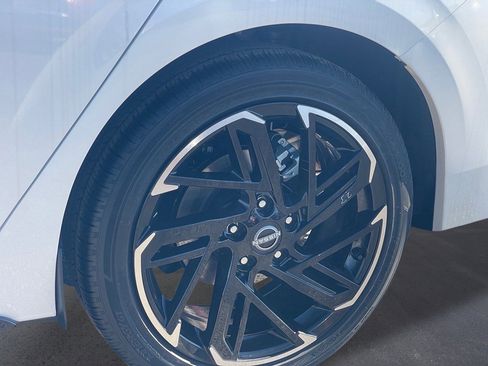 New 2026 Nissan Sentra SR FWD image 9