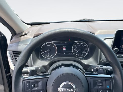 Used 2023 Nissan Rogue SV FWD image 17