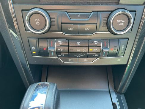 Used 2017 Ford Explorer XLT w/ Equipment Group 202A image 28