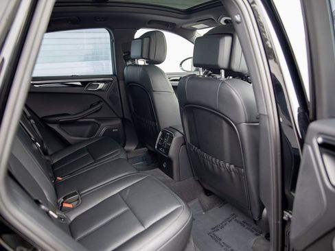 Certified 2025 Porsche Macan image 26