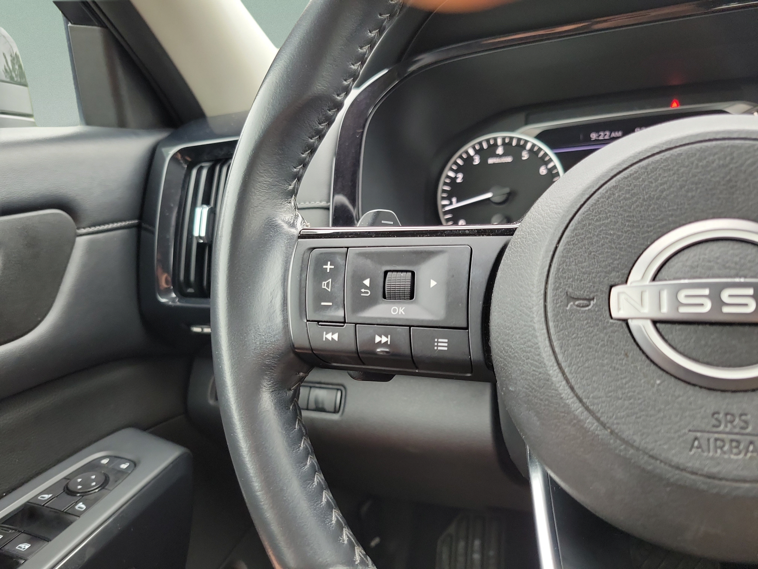 Used 2023 Nissan Pathfinder SV AWD/4WD image 18