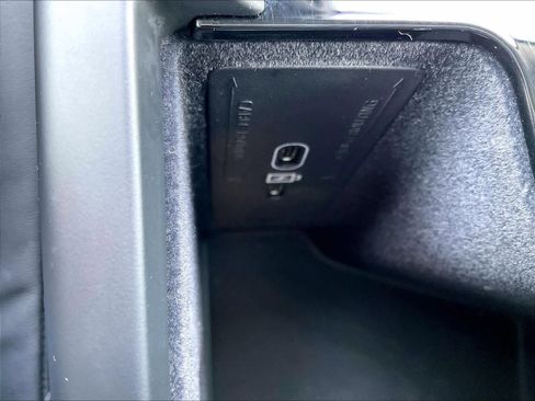 Used 2025 Volvo XC60 B5 Core image 36