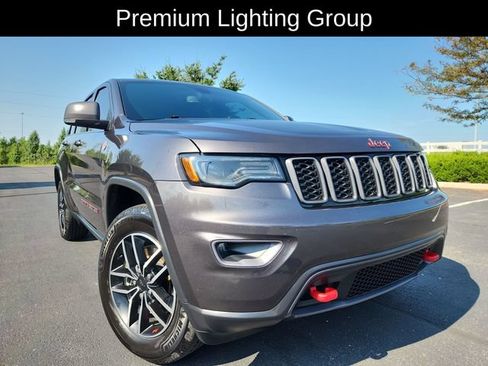 Used 2021 Jeep Grand Cherokee Trailhawk w/ Premium Lighting Group AWD/4WD image 13