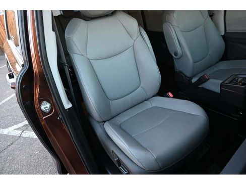 Used 2022 Toyota Sienna XLE image 15