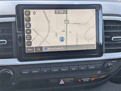 Used 2023 Hyundai Venue Limited image 18