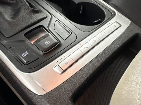 Used 2025 Kia Carnival FWD image 45