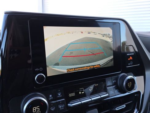 Used 2024 Toyota Highlander LE image 22