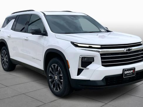 Used 2026 Chevrolet Traverse LT w/ Sun and Wheel Package FWD image 6