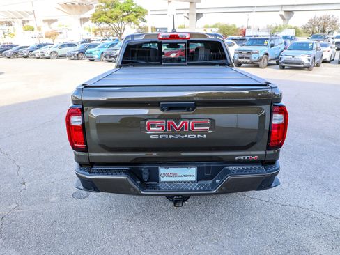 Used 2025 GMC Canyon AT4 w/ AT4 Premium Package AWD/4WD image 9