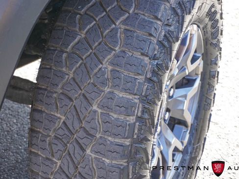 Used 2025 Chevrolet Colorado ZR2 w/ Technology Package image 12