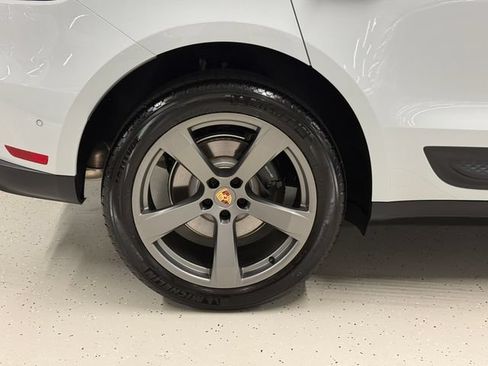 Certified 2026 Porsche Macan AWD/4WD image 14