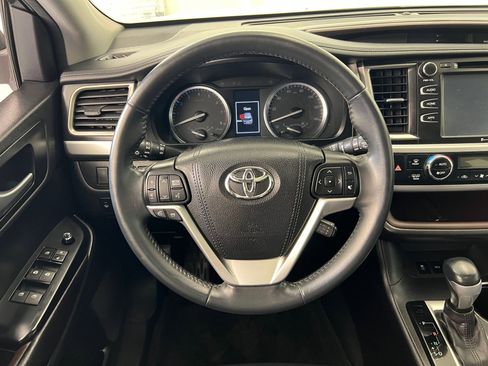Used 2016 Toyota Highlander XLE image 26