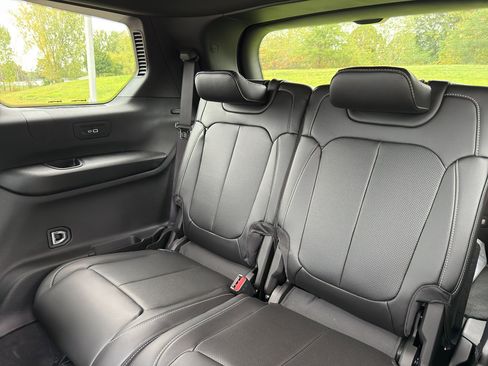 New 2025 Jeep Grand Cherokee L Limited w/ Luxury Tech Group II image 37