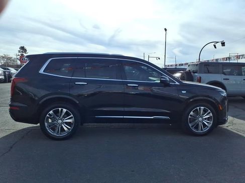 Used 2022 Cadillac XT6 Premium Luxury image 5