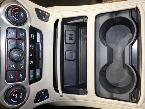 Used 2015 GMC Yukon Denali w/ Open Road Package AWD/4WD image 9