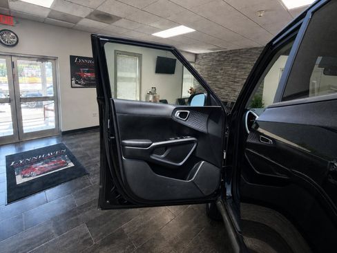Used 2021 Kia Soul S FWD image 13