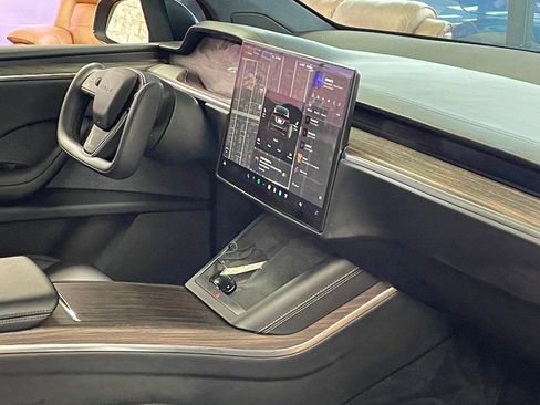 Used 2022 Tesla Model X image 27