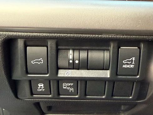 Used 2016 Subaru Outback 2.5i Limited AWD/4WD image 15