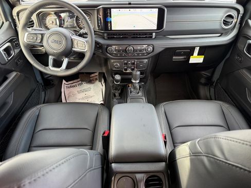 New 2026 Jeep Wrangler Unlimited Sahara AWD/4WD image 8