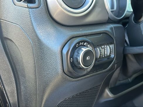 Used 2018 Jeep Wrangler Unlimited Sahara w/ Cold Weather Group image 23