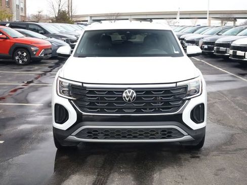 Used 2025 Volkswagen Atlas Cross Sport SE image 3